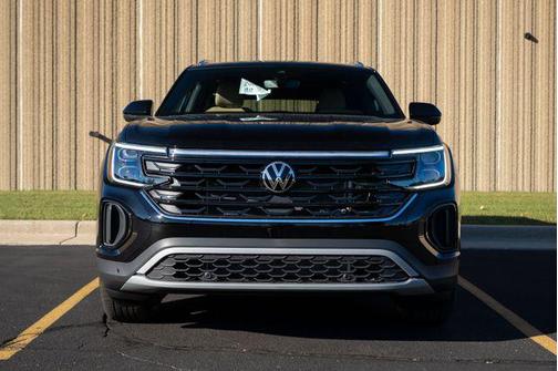 2026 Volkswagen Atlas Cross Sport 2.0T SE w/Technology 4MOTION