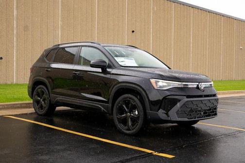 2025 Volkswagen Taos 1.5T SE Black