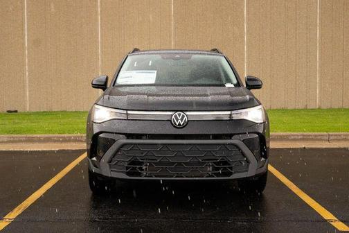 2025 Volkswagen Taos 1.5T SE Black