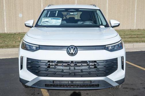 pure white 2026 Volkswagen Tiguan 2.0T SE 4MOTION