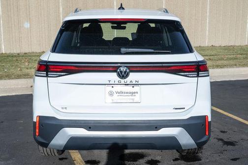 pure white 2026 Volkswagen Tiguan 2.0T SE 4MOTION