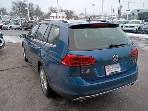 2017 Volkswagen Golf Alltrack TSI S