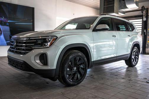 2025 Volkswagen Atlas 2.0T SE w/Technology 4MOTION