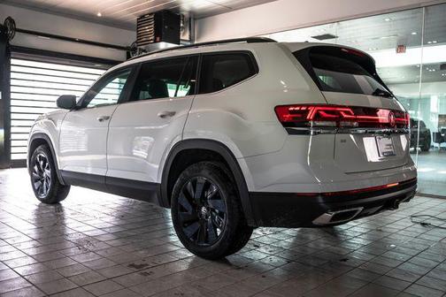 2025 Volkswagen Atlas 2.0T SE w/Technology 4MOTION