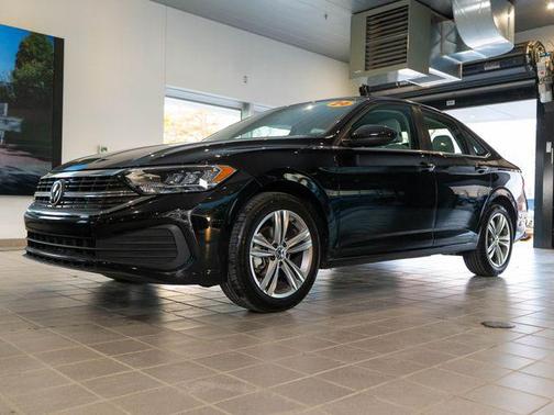 Deep Black Pearl 2024 Volkswagen Jetta 1.5T SE