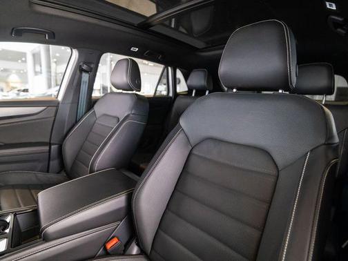 2024 Volkswagen Atlas Cross Sport 2.0T SEL