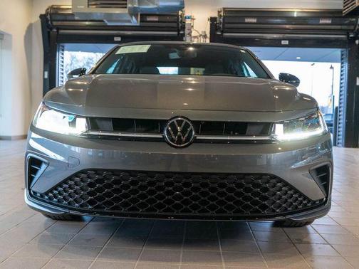 Platinum Gray Metallic 2025 Volkswagen Jetta 1.5T Sport