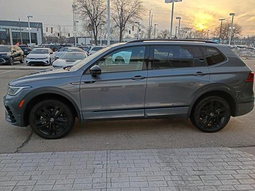 2022 Volkswagen Tiguan 2.0T SE R-Line Black 4MOTION