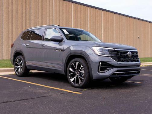 Pure Gray 2026 Volkswagen Atlas 2.0T SEL Premium R-Line 4MOTION