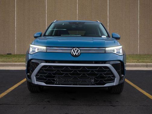 Monterey Blue Pearl 2026 Volkswagen Taos SEL