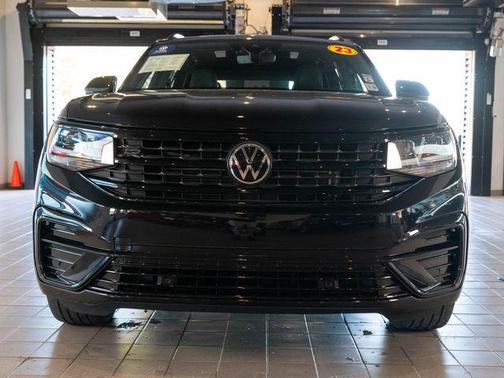 Deep Black 2023 Volkswagen Atlas Cross Sport 3.6L V6 SEL R-Line
