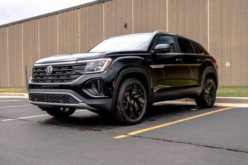 deep black pearl 2026 Volkswagen Atlas Cross Sport 2.0T SE w/Technology 4MOTION