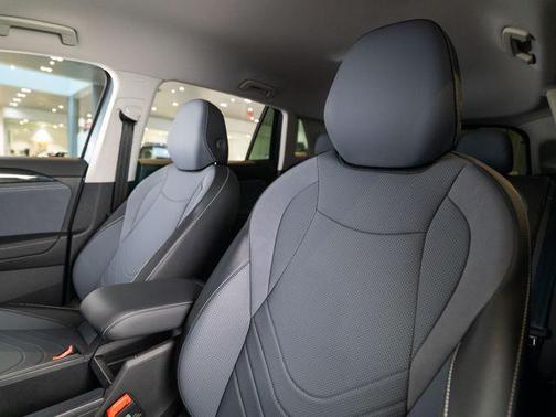 2025 Volkswagen Tiguan 2.0T SE 4MOTION