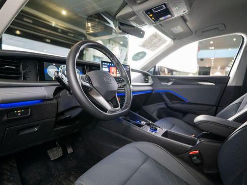 2025 Volkswagen Tiguan 2.0T SE 4MOTION