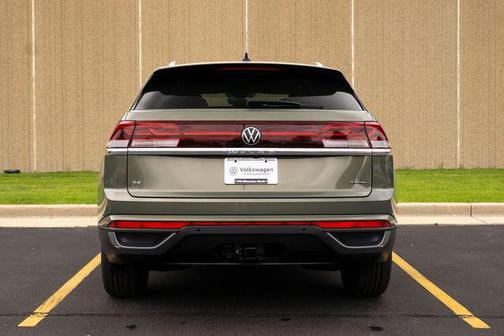2025 Volkswagen Atlas Cross Sport 2.0T SE w/Technology 4MOTION