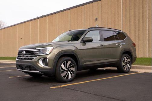 2025 Volkswagen Atlas 2.0T SE w/Technology 4MOTION