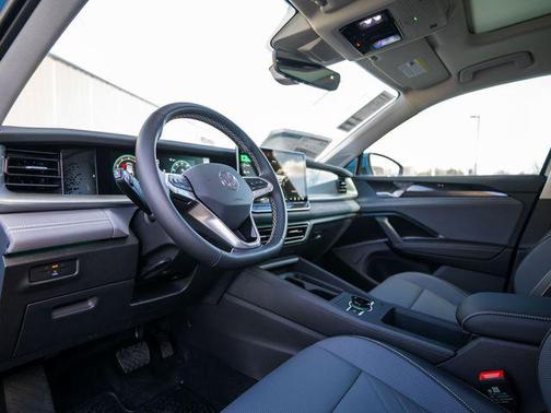 monterey blue pearl 2026 Volkswagen Tiguan 2.0T SE 4MOTION