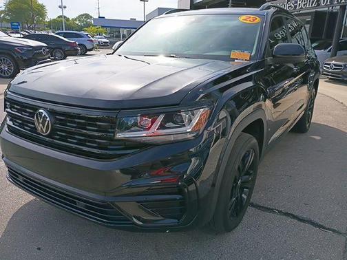 Deep Black 2023 Volkswagen Atlas 3.6L SEL