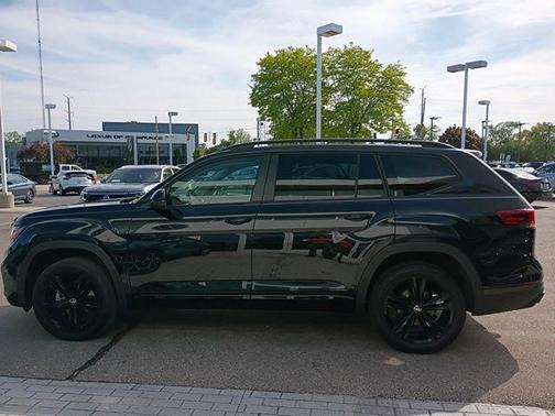 Deep Black 2023 Volkswagen Atlas 3.6L SEL