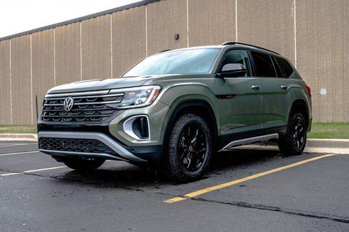 avocado green pearl 2026 Volkswagen Atlas Peak Edition