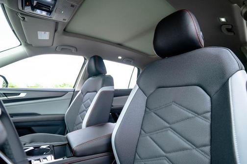 avocado green pearl 2026 Volkswagen Atlas Peak Edition