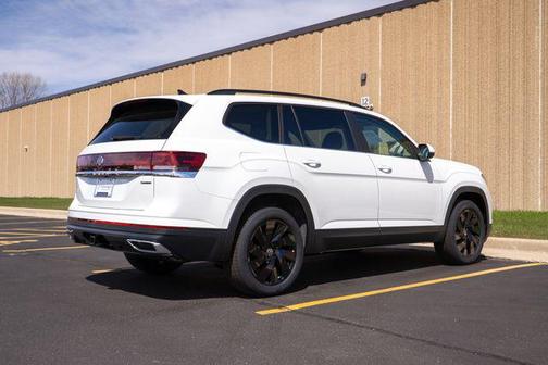 2025 Volkswagen Atlas 2.0T SE w/Technology 4MOTION