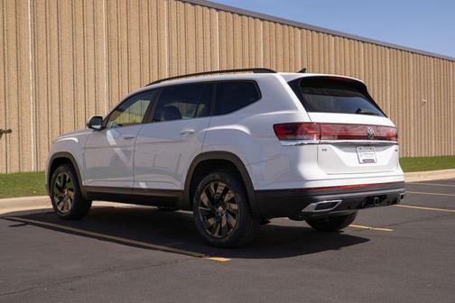 2025 Volkswagen Atlas 2.0T SE w/Technology 4MOTION