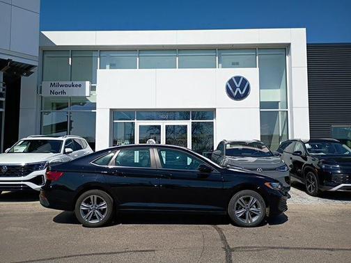 Deep Black Pearl 2024 Volkswagen Jetta 1.5T SE