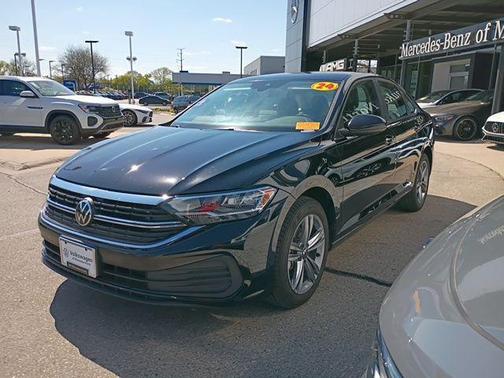 Deep Black Pearl 2024 Volkswagen Jetta 1.5T SE