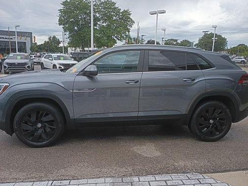 2024 Volkswagen Atlas Cross Sport 2.0T SE w/Technology 4MOTION