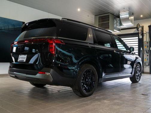 2025 Kia Carnival SX