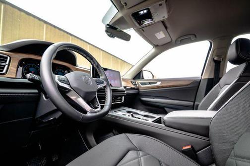 deep black pearl 2026 Volkswagen Atlas 2.0T SE