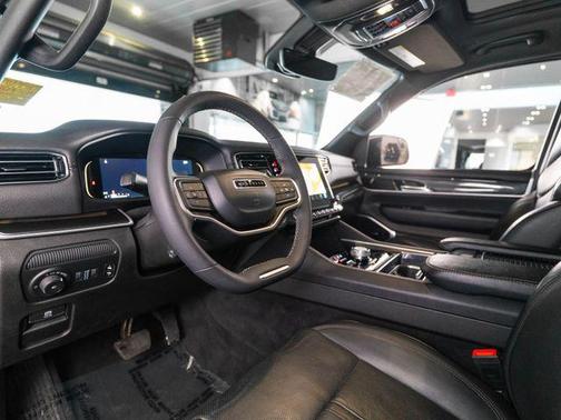 Bright White Clearcoat 2023 Jeep Wagoneer Series I 4x4