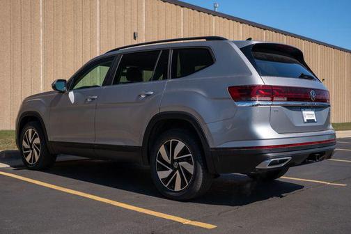 2025 Volkswagen Atlas 2.0T SE w/Technology 4MOTION