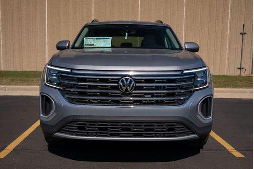 2025 Volkswagen Atlas 2.0T SE w/Technology 4MOTION