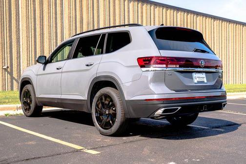 Pure Gray 2026 Volkswagen Atlas 2.0T SE w/Technology 4MOTION