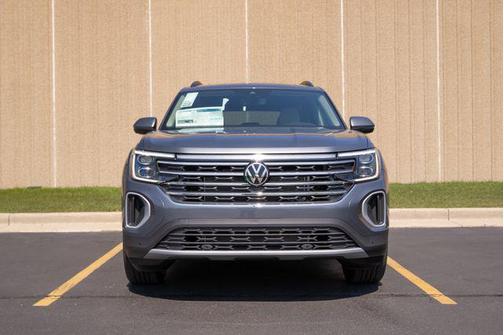 2025 Volkswagen Atlas 2.0T SE w/Technology 4MOTION