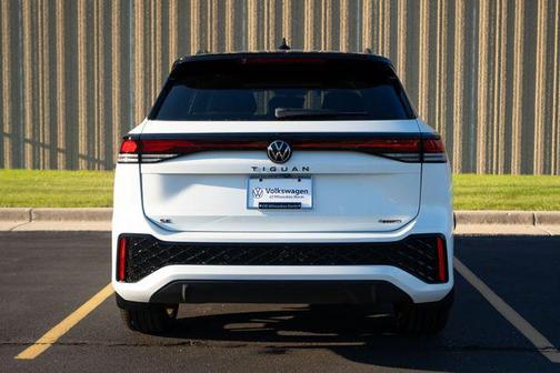 2025 Volkswagen Tiguan 2.0T SE R-Line Black 4MOTION