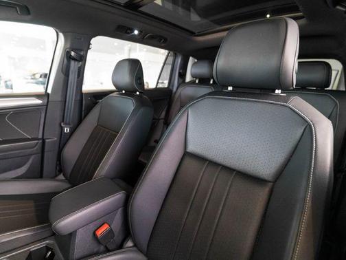 Platinum Gray Metallic 2023 Volkswagen Tiguan 2.0T SE R-Line Black 4MOTION