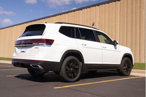 2025 Volkswagen Atlas 2.0T SE w/Technology 4MOTION