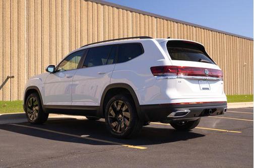 2025 Volkswagen Atlas 2.0T SE w/Technology 4MOTION