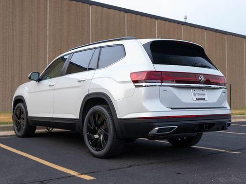 Opal White Pearl 2026 Volkswagen Atlas 2.0T SE w/Technology 4MOTION