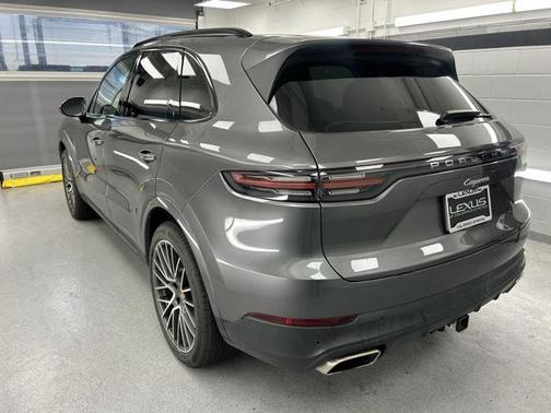 2023 Porsche Cayenne Platinum Edition
