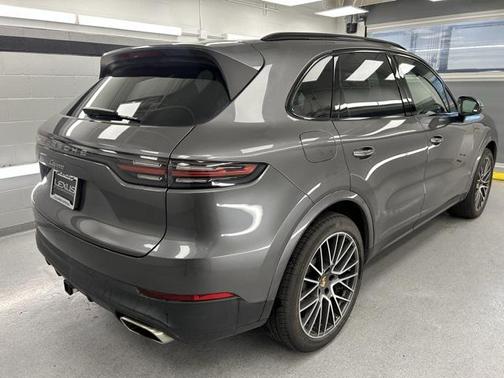 2023 Porsche Cayenne Platinum Edition