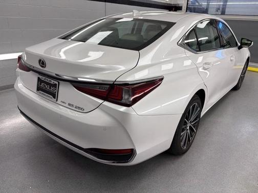 2024 Lexus ES 250 Base