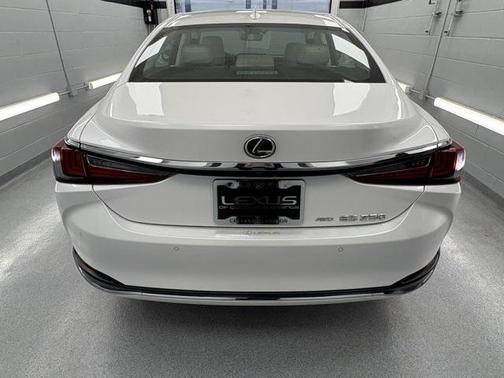 2024 Lexus ES 250 Base