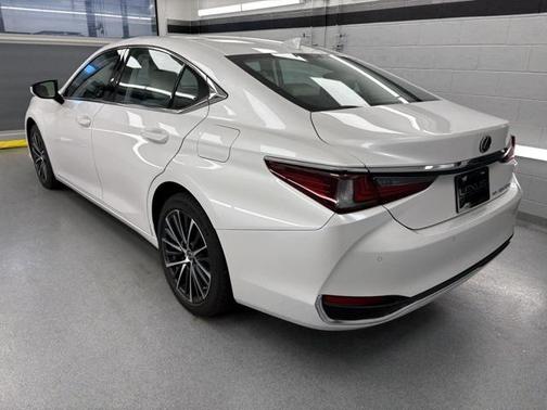 2024 Lexus ES 250 Base