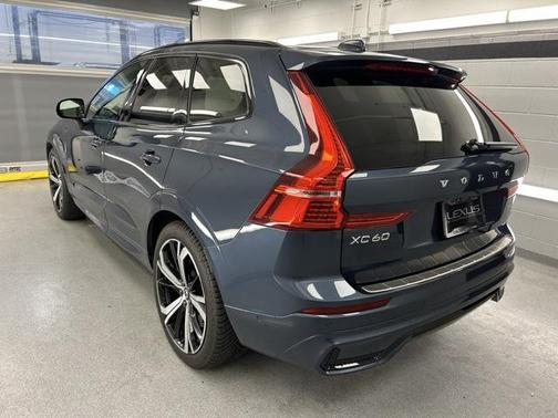 2022 Volvo XC60 Recharge Plug-In Hybrid T8 R-Design