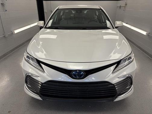 2022 Toyota Camry Hybrid XLE