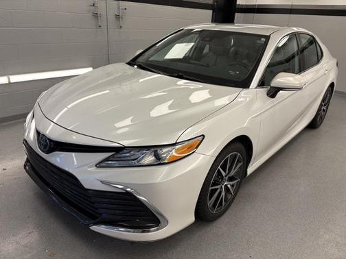 2022 Toyota Camry Hybrid XLE